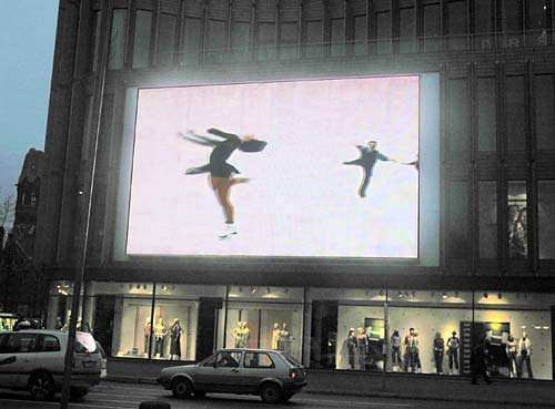 LED display Berlin - Anke Landschreiber: Golden Toys